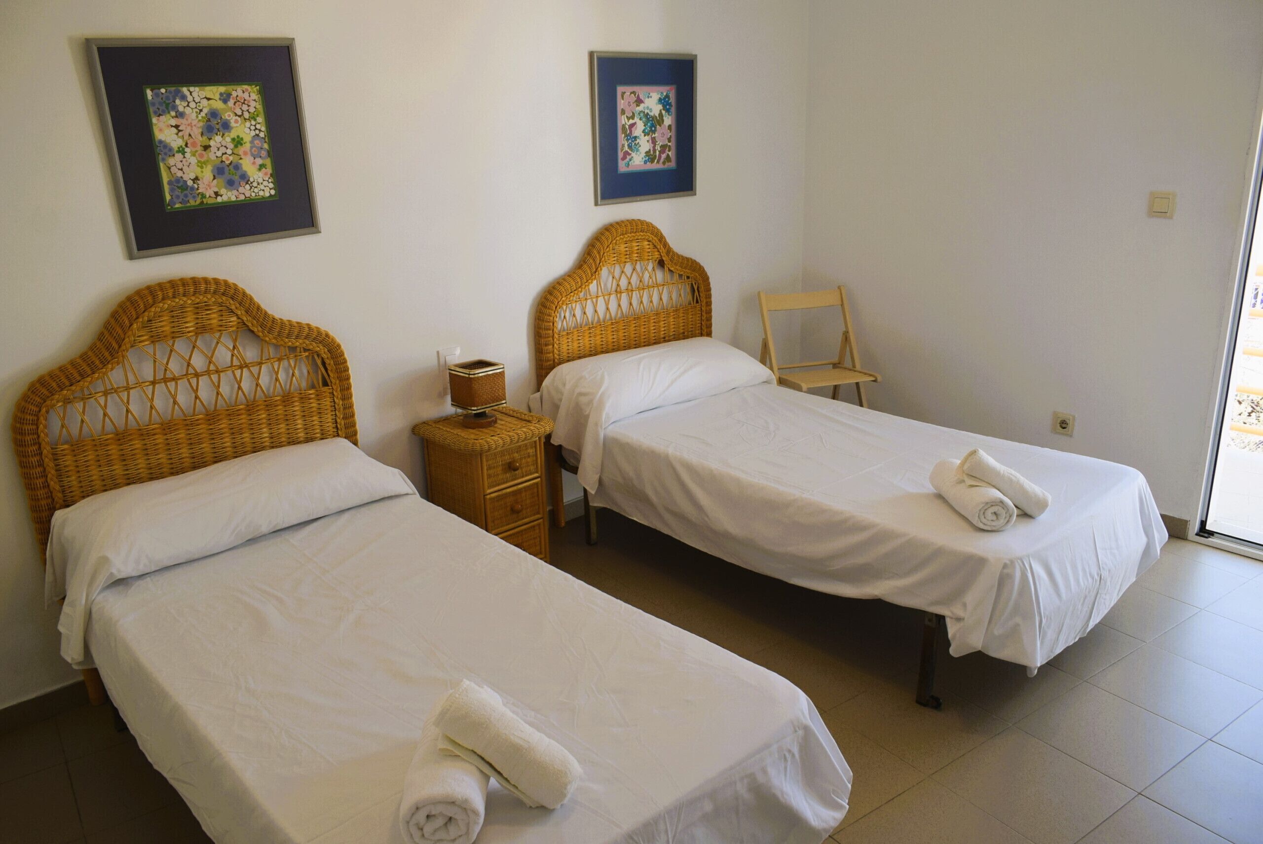2 chambres, fer et planche à repasser, Wi-Fi gratuit, draps fournis