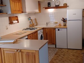 Refrigerador, microondas, horno, lavavajillas