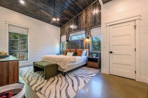 Luxury House, 3 Bedrooms | 3 bedrooms, iron/ironing board, free WiFi - CABIN - Near BLACK MOUNTAIn (Broken Bow)