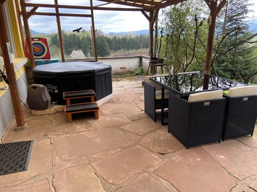 GĂźte LeCLARA Ă la montagne, billard, jacuzzi, saunaâŠanimaux decompagnie acceptĂ©s