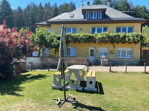 LeCLARA Vacation Rental in the Mountains: pool table, hot tub, sauna... pets welcome