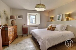 3 chambres, fer et planche à repasser, Wi-Fi gratuit, draps fournis