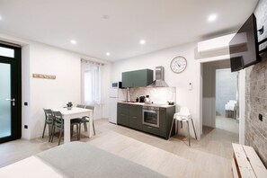 雪櫃、微波爐、焗爐、爐具