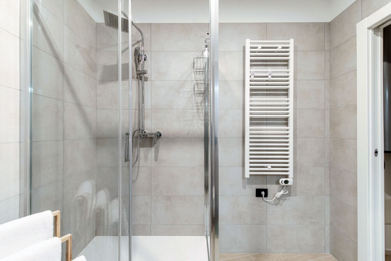 Dusche, Haartrockner, Bidet, Handtücher