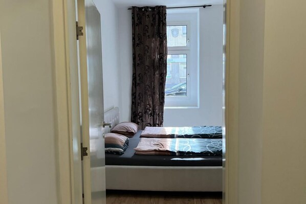1 bedroom, bed sheets