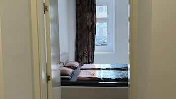 1 bedroom, bed sheets