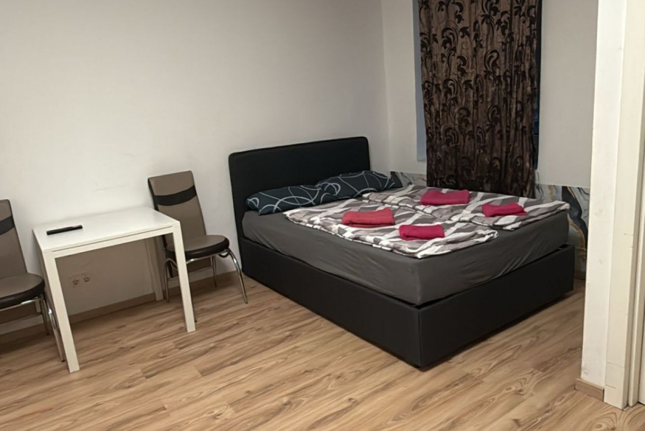 1 habitación y ropa de cama 