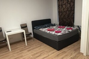 1 bedroom, bed sheets