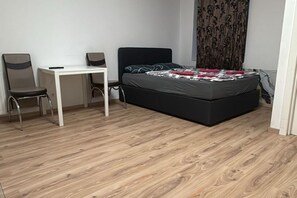 1 bedroom, bed sheets