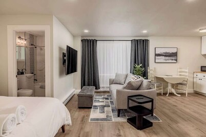 Downtown City Studio - King bed