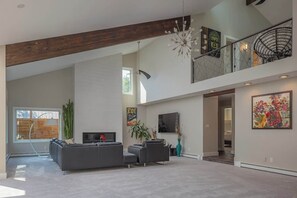 TV, fireplace, offices - Anchorage Grand Home Downtown (Anchorage)