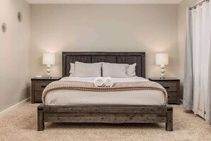 6 bedrooms, desk, iron/ironing board, travel crib