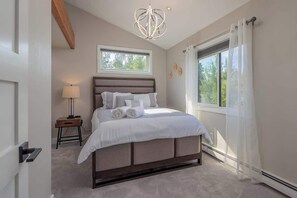 6 Schlafzimmer, Bügeleisen/Bügelbrett, Reisekinderbett, WLAN