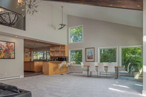 Interior - Anchorage Grand Home Downtown (Anchorage)