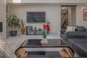 TV, fireplace, offices - Anchorage Grand Home Downtown (Anchorage)