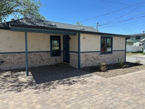 Exterior - *Clean *Modern Respite *WIFI *Private Yard (Prescott)