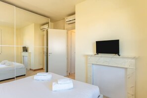 1 chambre, fer et planche à repasser, Wi-Fi gratuit, draps fournis