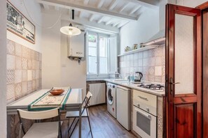 Refrigerador, horno, placa de cocina, lavavajillas