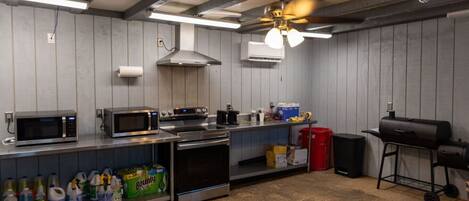 Fridge, microwave, oven, coffee/tea maker