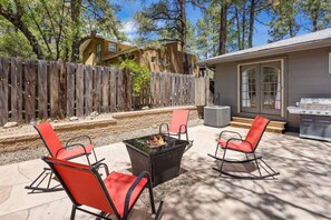 An outdoor patio with a fire pit, two rocking chairs, and a grill. - Aztec St Hilside Retreat- 0.5mi to Downtown! (Prescott)