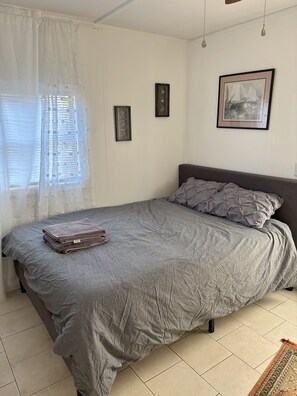 2 slaapkamers, een bureau, wifi, beddengoed