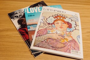 A magazine cover with a woman in a crown and floral design. - HrD Luxury rooms (Palermo)