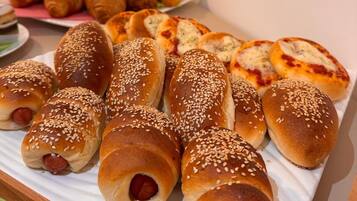 Sudah termasuk sarapan prasmanan setiap hari