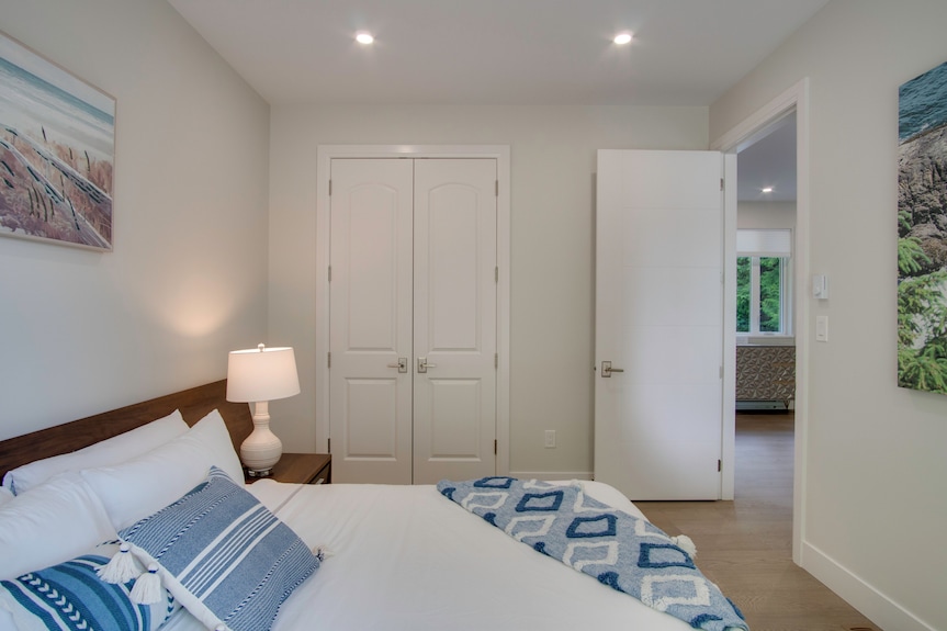Luxury Oceanfront Guesthouse With Private Beach - Sooke