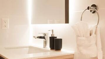 Handdukar och toalettpapper