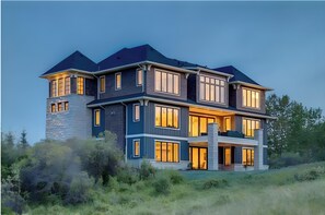 Exterior - Exquisite 3+ Million Dollar Estate – A Lux Retreat (Calgary)
