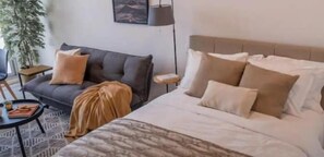 1 slaapkamer, een strijkplank/strijkijzer, wifi, beddengoed