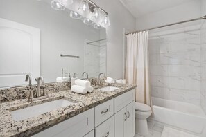 Hair dryer, towels, toilet paper - Chic 3BR Stay Mins to Downtown & Uptown (C) (Dallas)