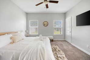 Silitysrauta/-lauta, Wi-Fi, vuodevaatteet