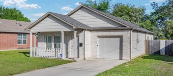 Chic 3BR Stay Mins to Downtown & Uptown (C)