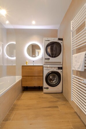 Shower, hair dryer, towels