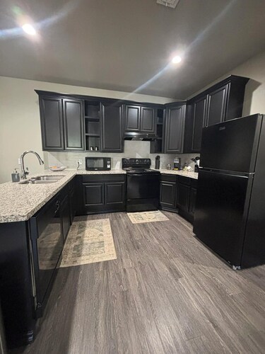Charming 1-bedroom apartment with WiFi, AC in gorgeous Sour Lake #211