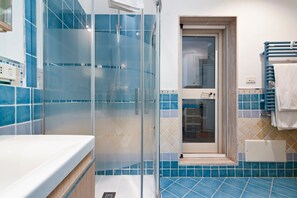 Doccia, asciugacapelli, bidet