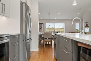 冰箱、微波炉、烤箱、炉灶