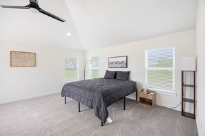 Desk, iron/ironing board, WiFi, bed sheets