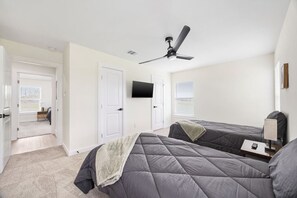 Una scrivania, ferro/asse da stiro, Wi-Fi, lenzuola