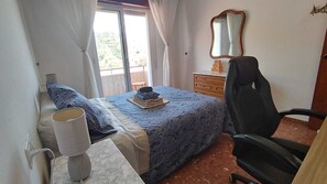 3 habitaciones, tabla de planchar con plancha, wifi y ropa de cama 