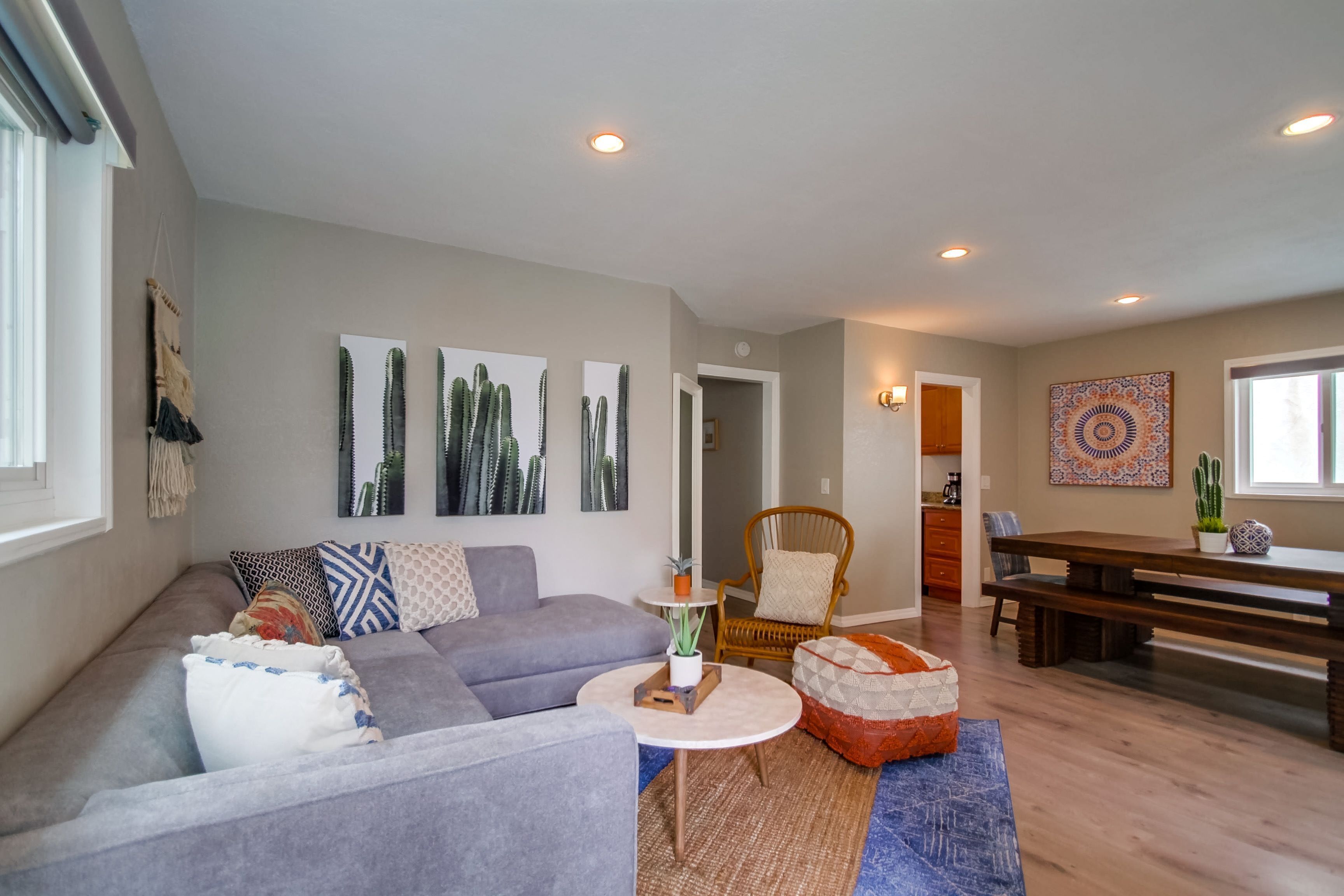 Apartment, Multiple Beds, Kitchen, City View | Living area | 40-inch TV with digital channels