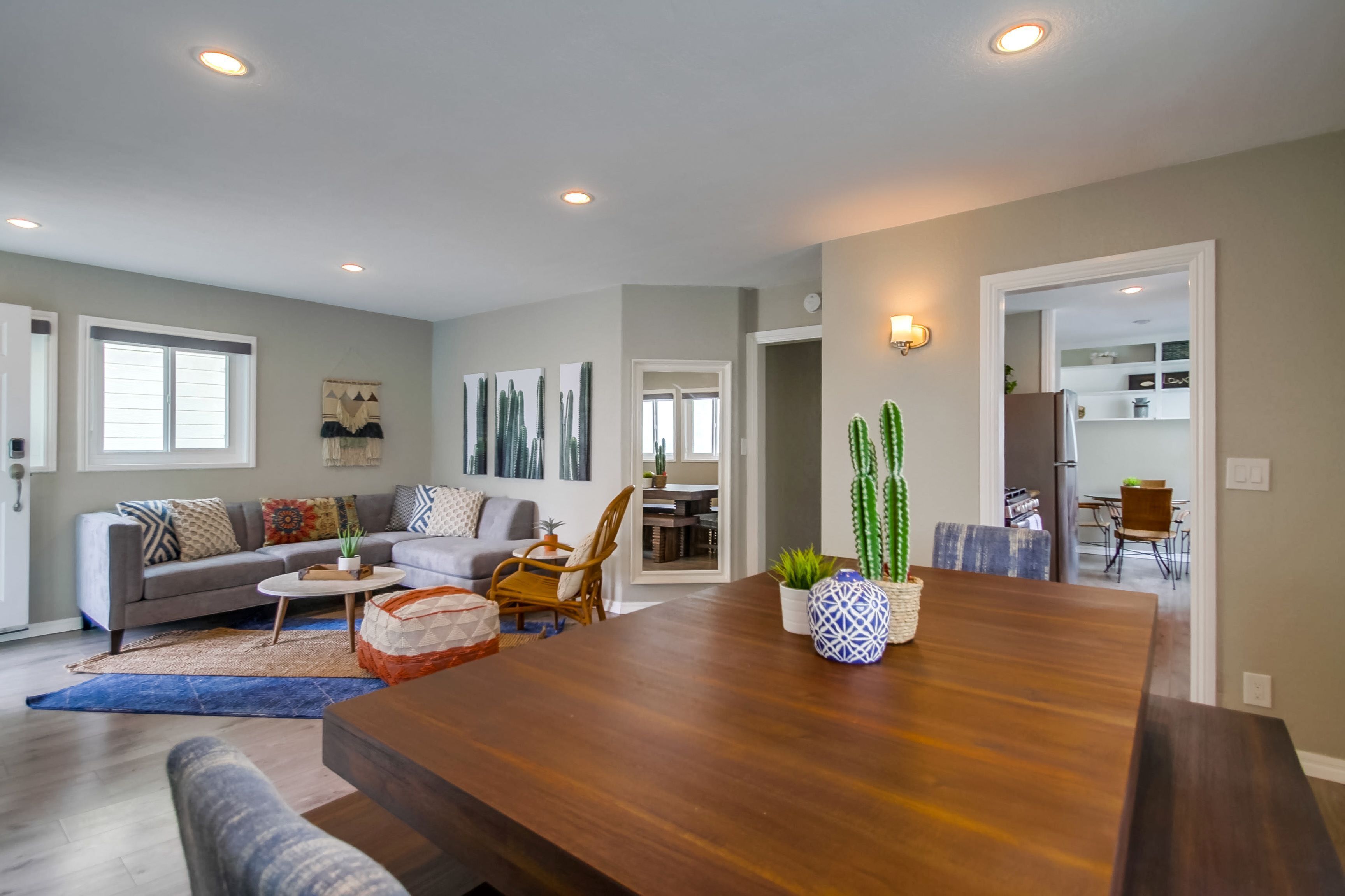 Apartment, Multiple Beds, Kitchen, City View | Living area | 40-inch TV with digital channels