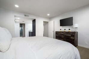 2 bedrooms, iron/ironing board, free WiFi, bed sheets