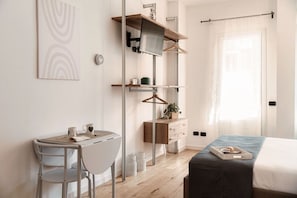 A modern bedroom with a bed, a desk, and a wardrobe. - Minerva - MyHomeinComo (Como)