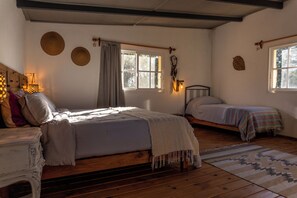 2 bedrooms, iron/ironing board, WiFi, bed sheets - Casa Cálida Colonia (Colonia del Sacramento)