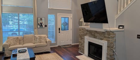 Smart TV y chimenea