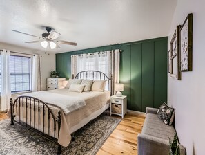 3 室のベッドルーム、アイロン / アイロン台、WiFi (無料)、ベッドシーツ