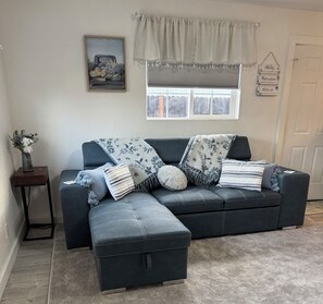 Smart TV - Victoria Cellars. Cozy 1-brm apt. in amazing Medford. WiFi, AC, Secluded. (Medford)