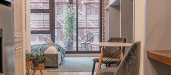 Elegant loft in a trendy area